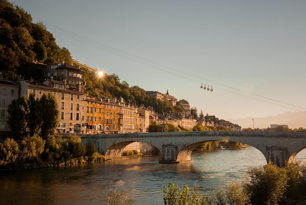 Premiere Classe Grenoble Sud - Gieres Universite Exterior photo